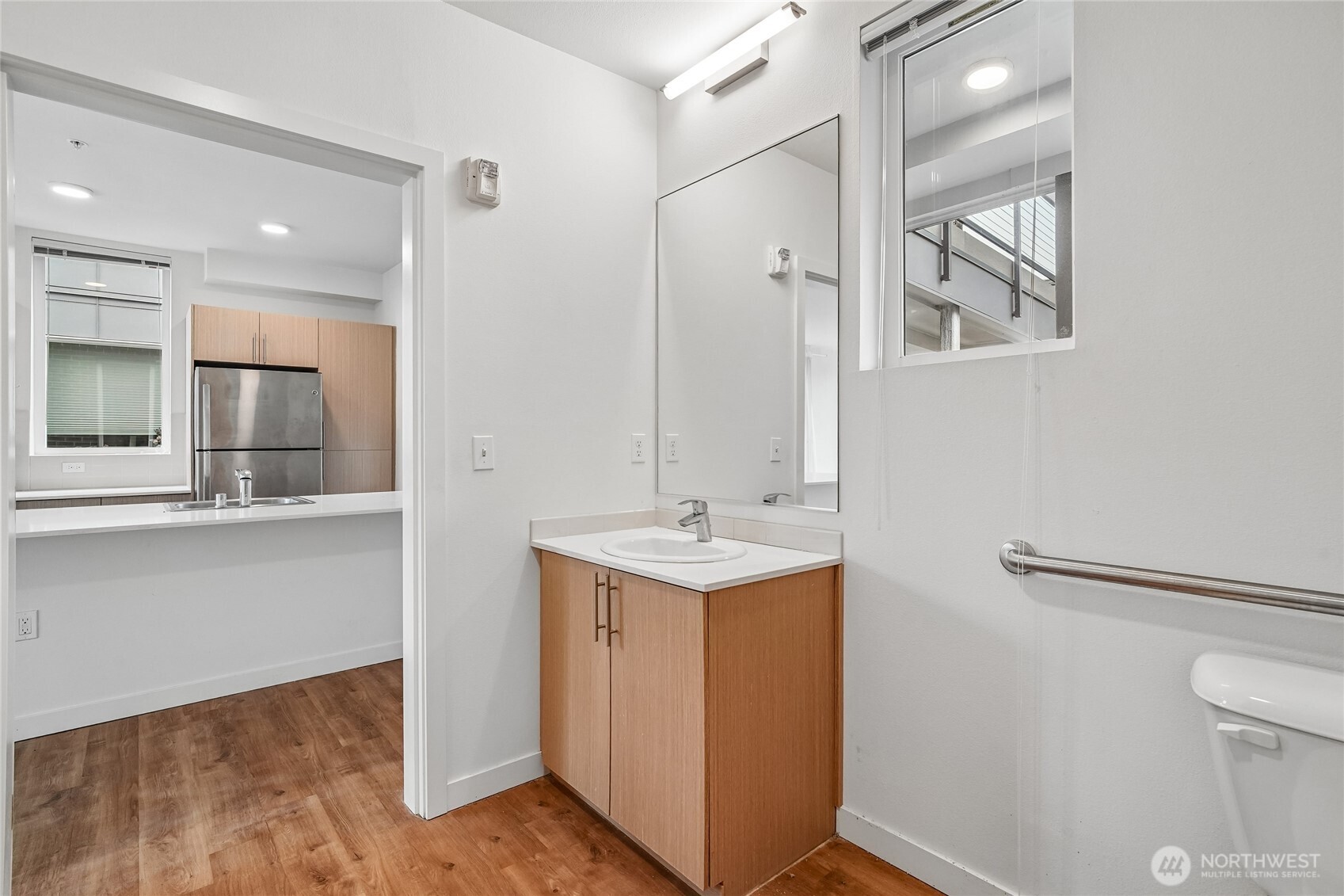 121 12th Avenue E #406, Seattle, WA 98102