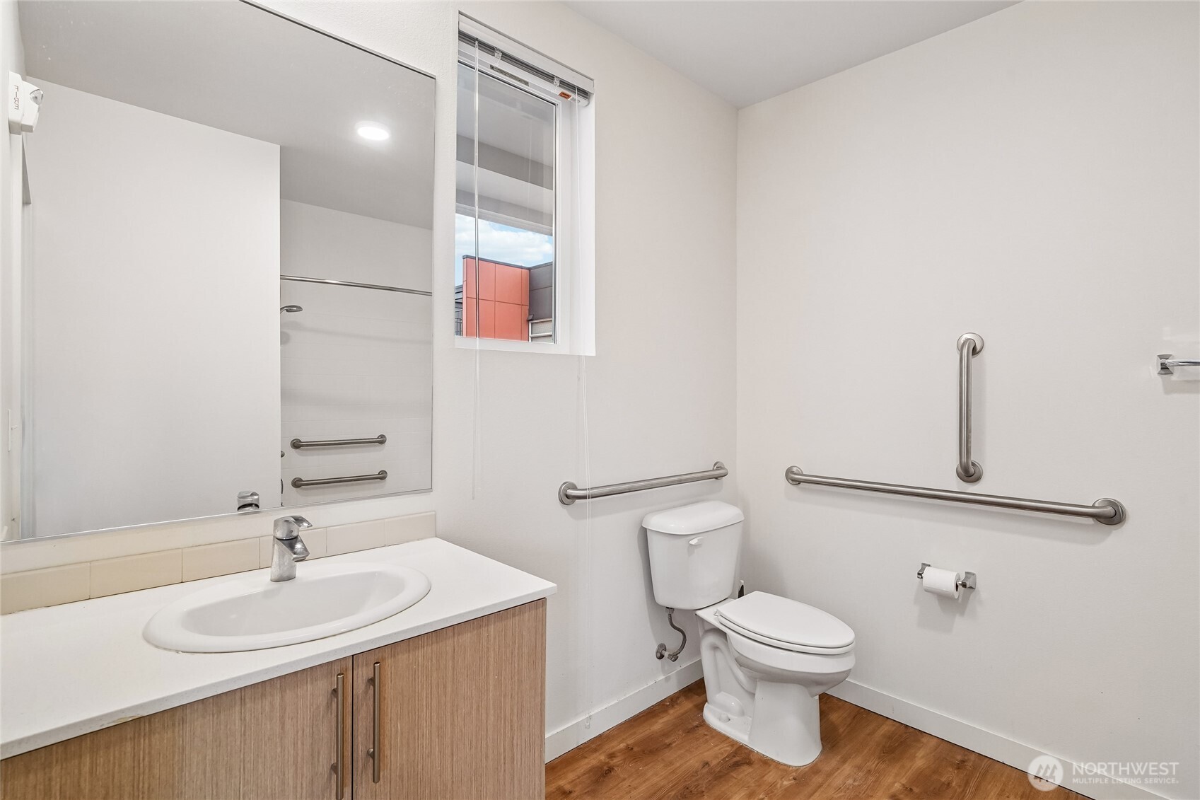 121 12th Avenue E #406, Seattle, WA 98102