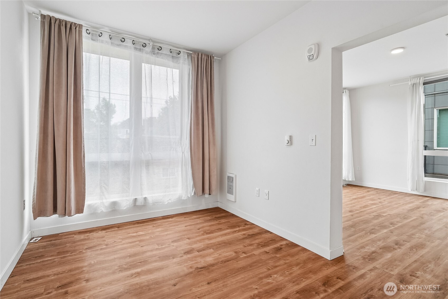 121 12th Avenue E #406, Seattle, WA 98102
