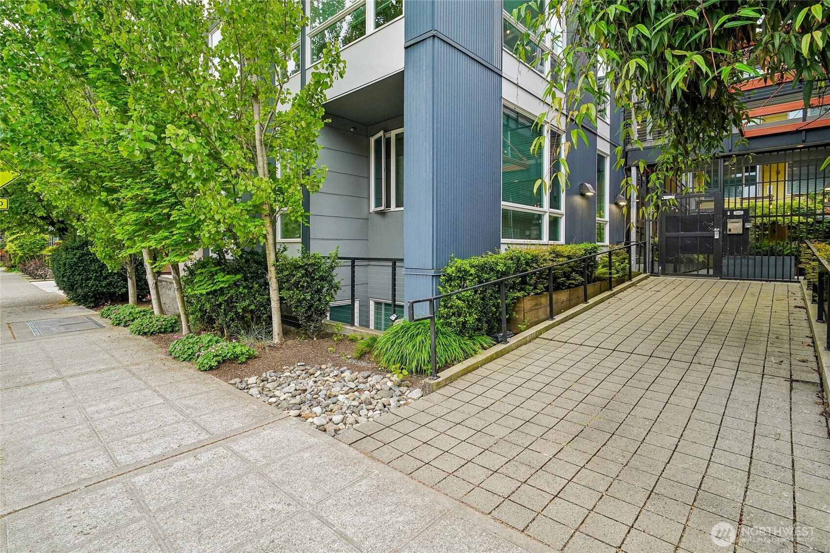 121 12th Avenue E #406, Seattle, WA 98102
