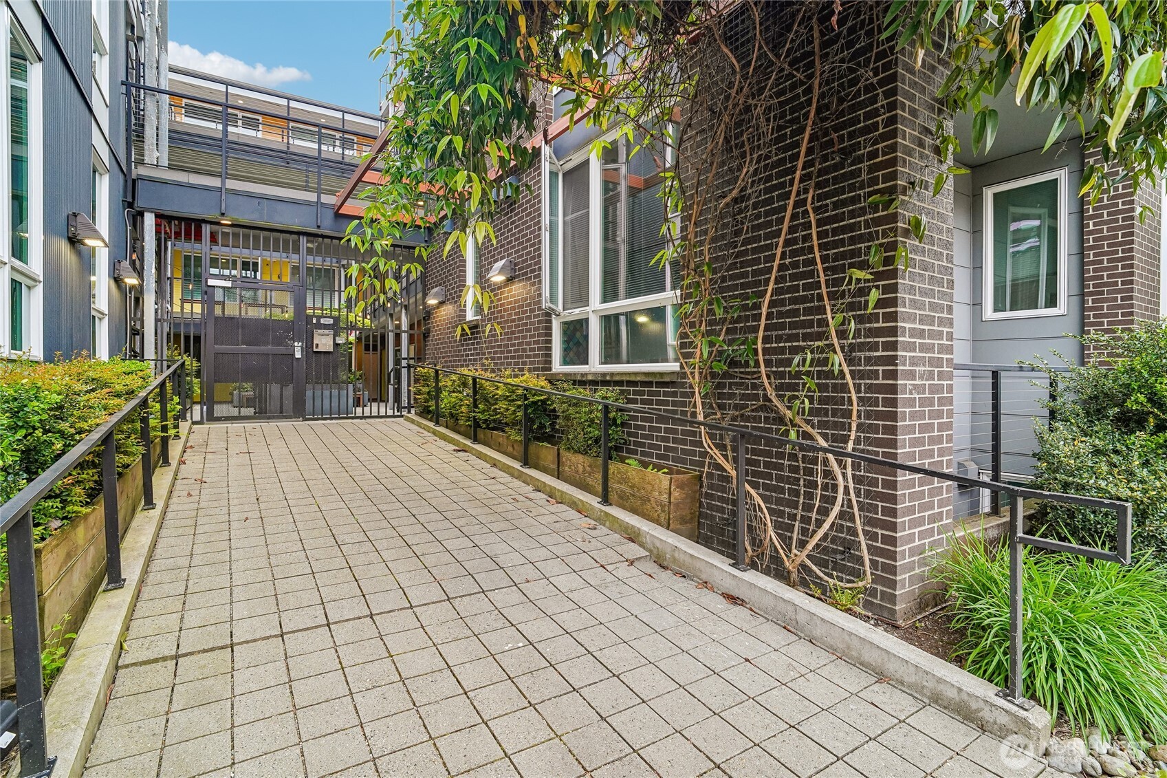 121 12th Avenue E #406, Seattle, WA 98102