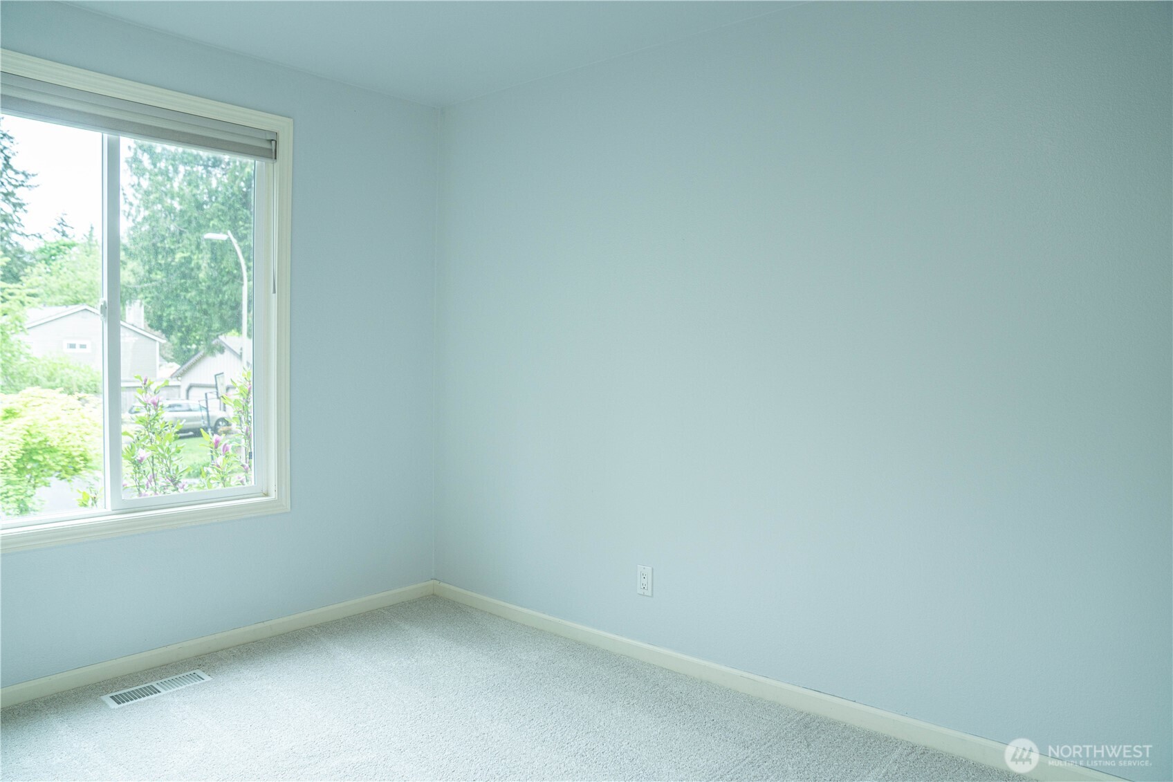 22039 NE 15th Street , Sammamish, WA 98074-6820