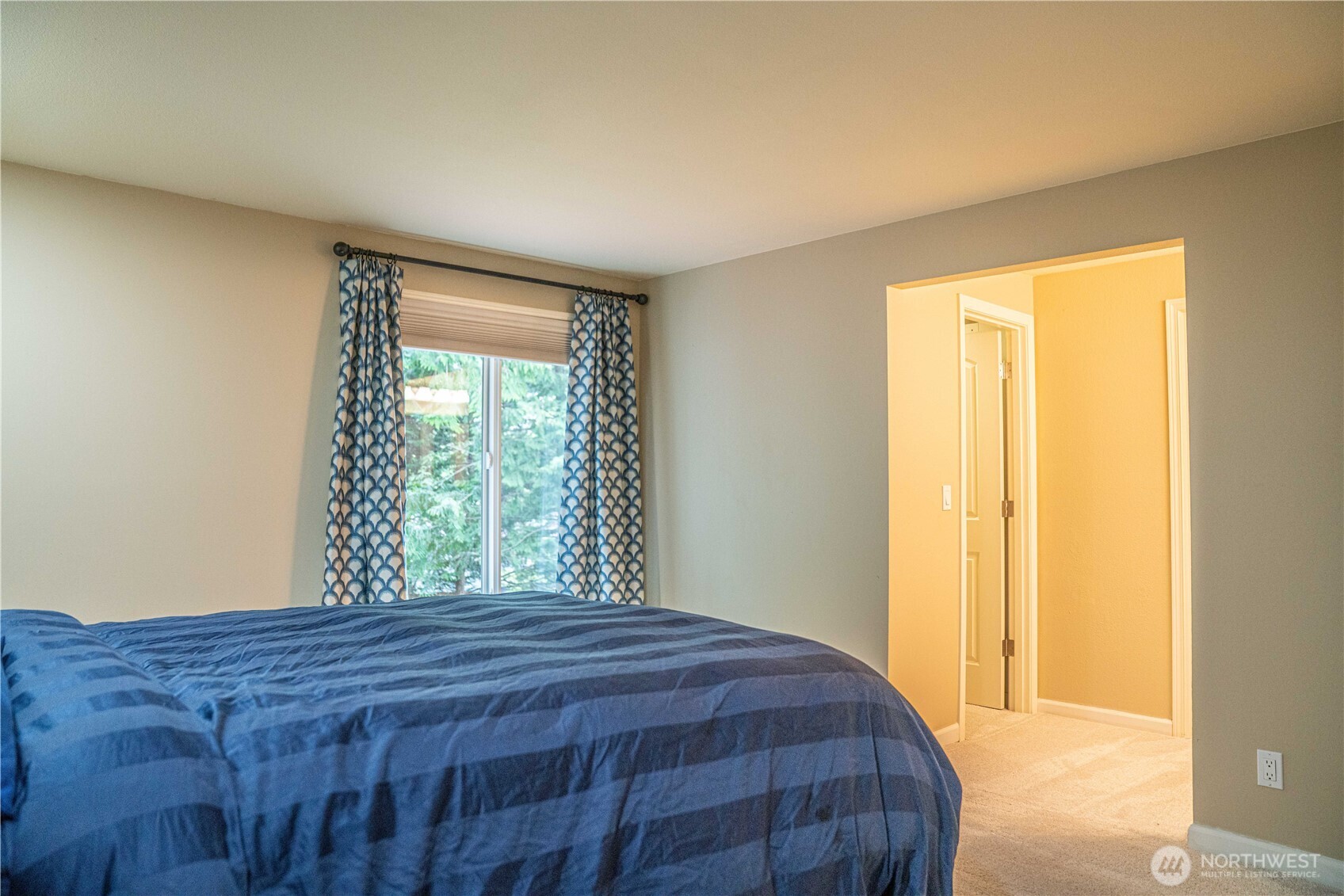22039 NE 15th Street , Sammamish, WA 98074-6820