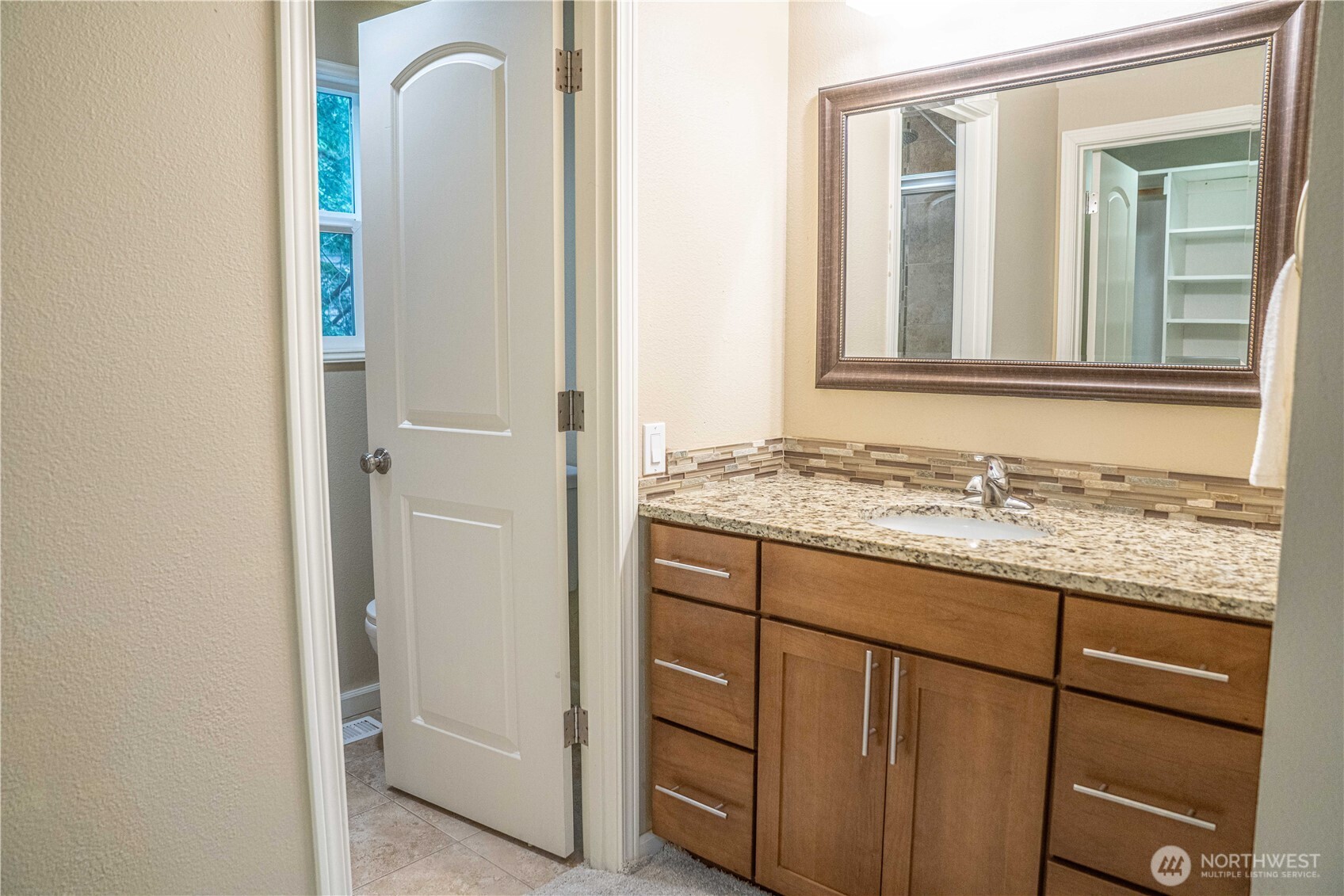 22039 NE 15th Street , Sammamish, WA 98074-6820