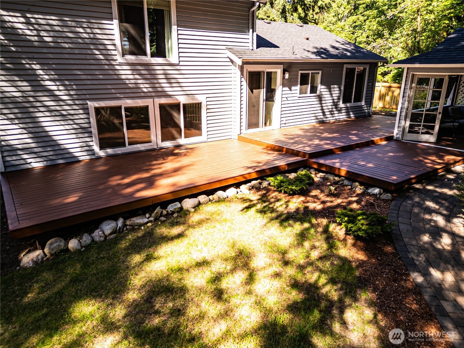 22039 NE 15th Street , Sammamish, WA 98074-6820