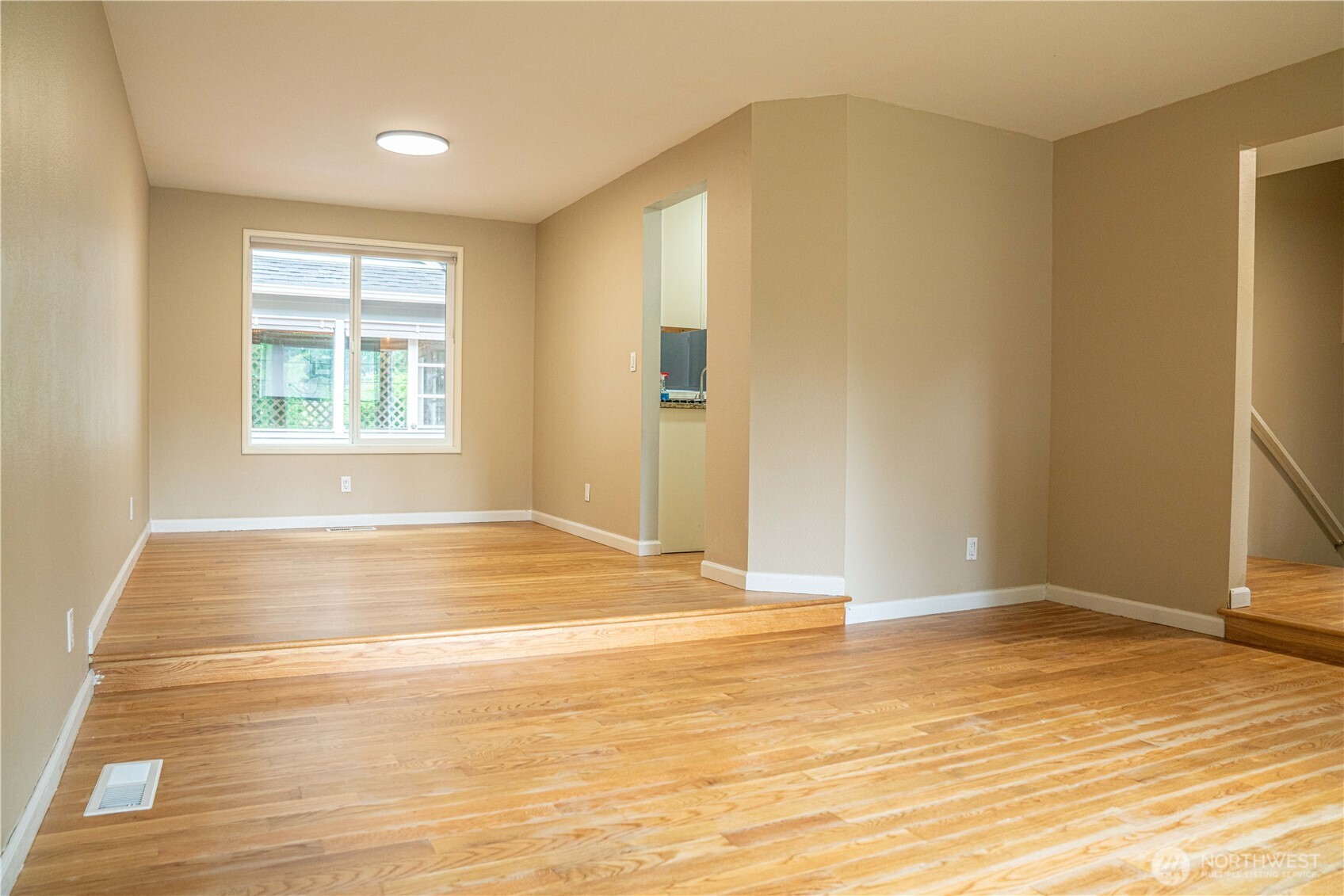 22039 NE 15th Street , Sammamish, WA 98074-6820