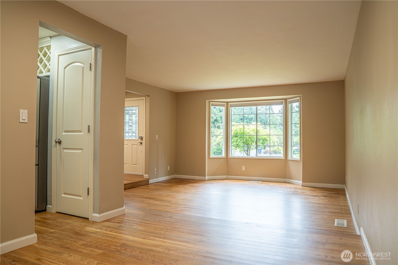22039 NE 15th Street , Sammamish, WA 98074-6820
