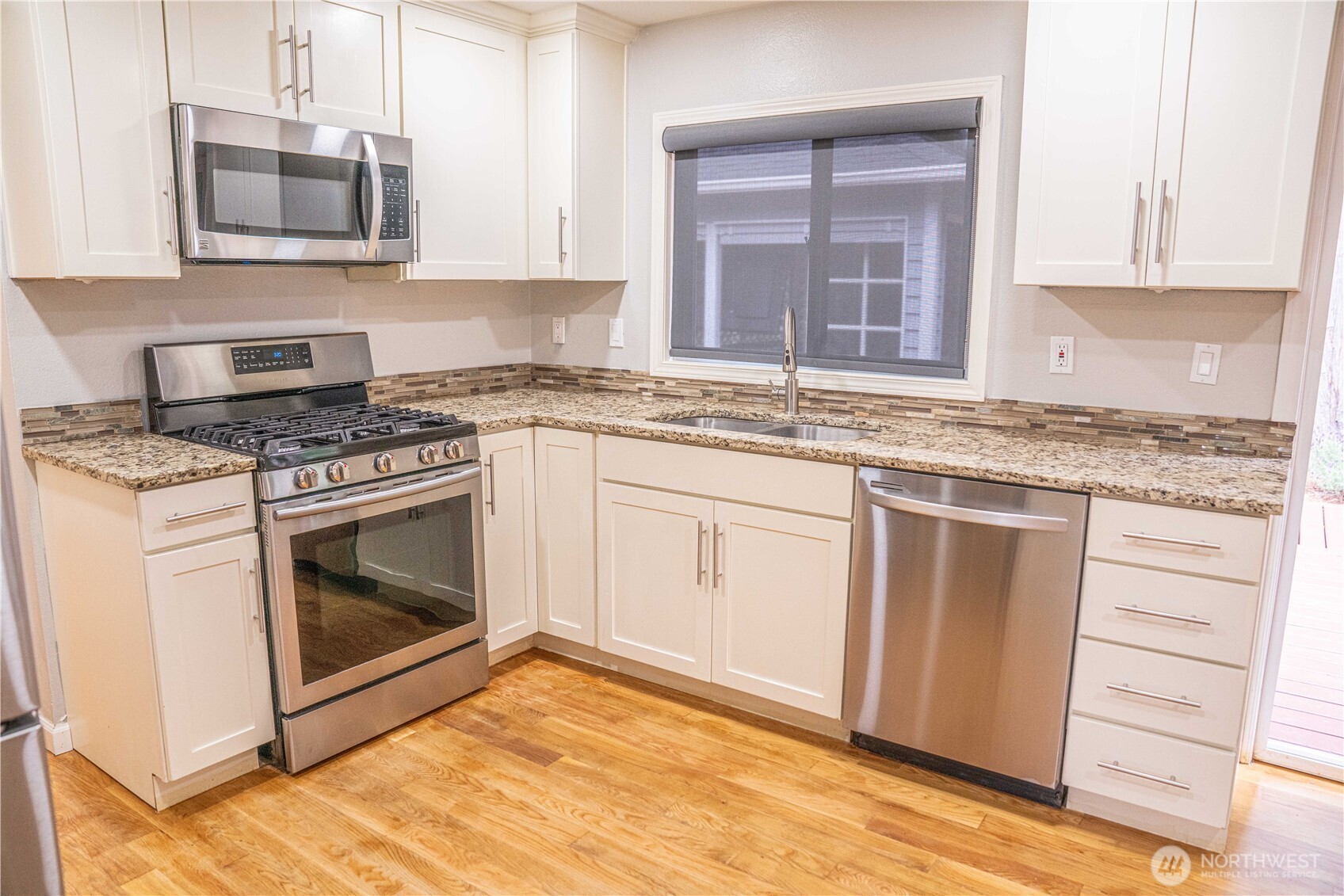 22039 NE 15th Street , Sammamish, WA 98074-6820