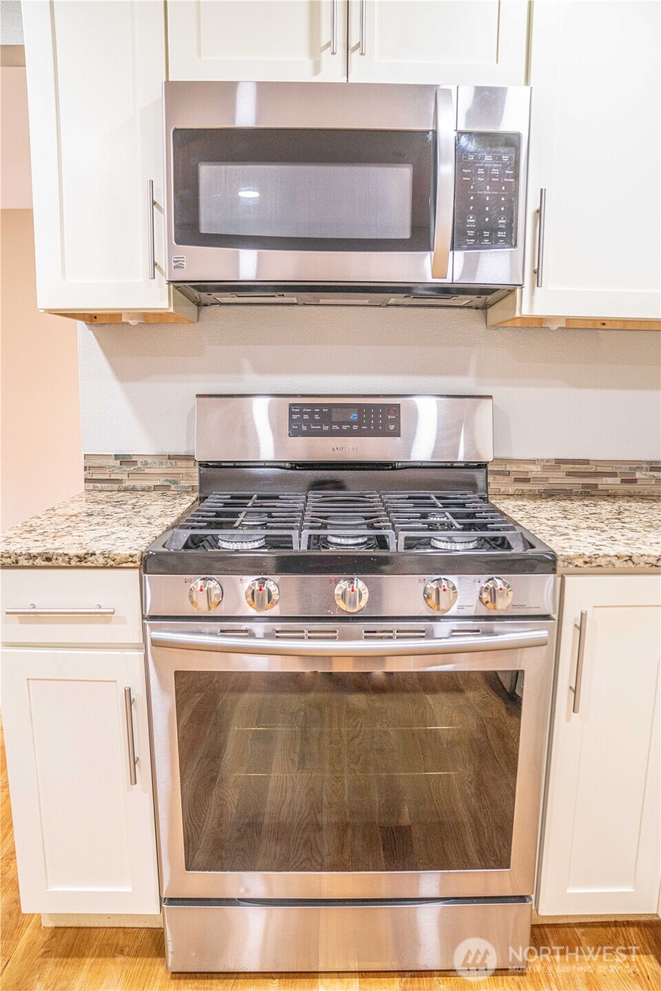 22039 NE 15th Street , Sammamish, WA 98074-6820