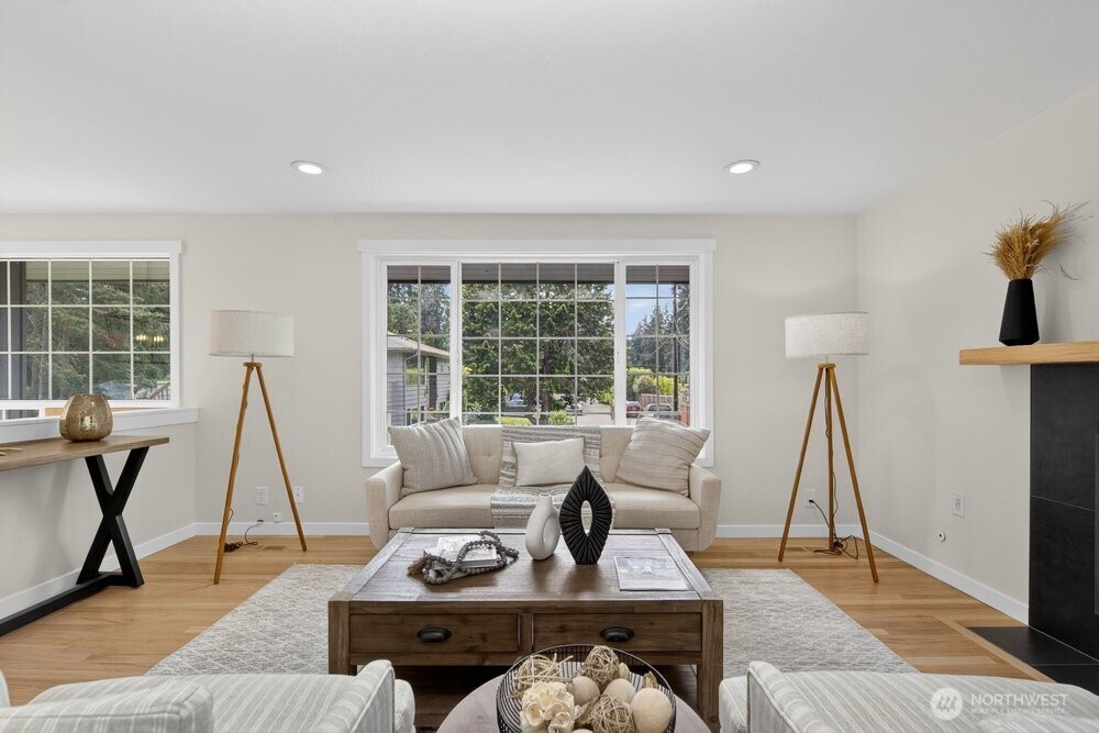 8004 203rd Place SW, Edmonds, WA 98026-6738