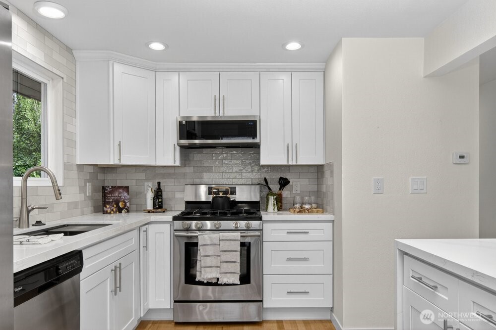 8004 203rd Place SW, Edmonds, WA 98026-6738
