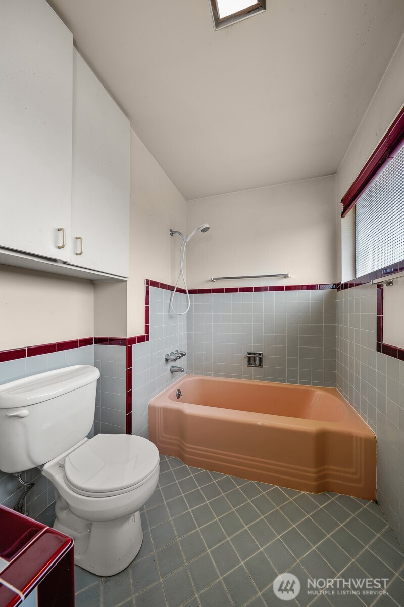 2512 S Raymond Street , Seattle, WA 98108