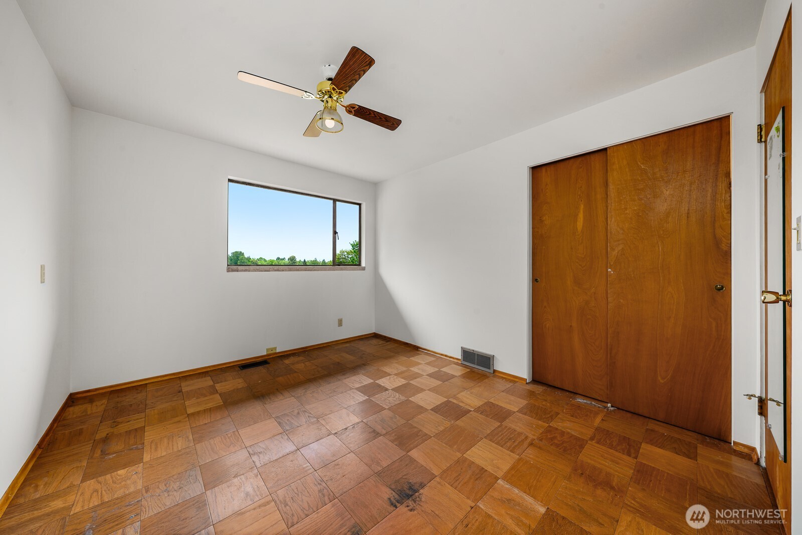 2512 S Raymond Street , Seattle, WA 98108
