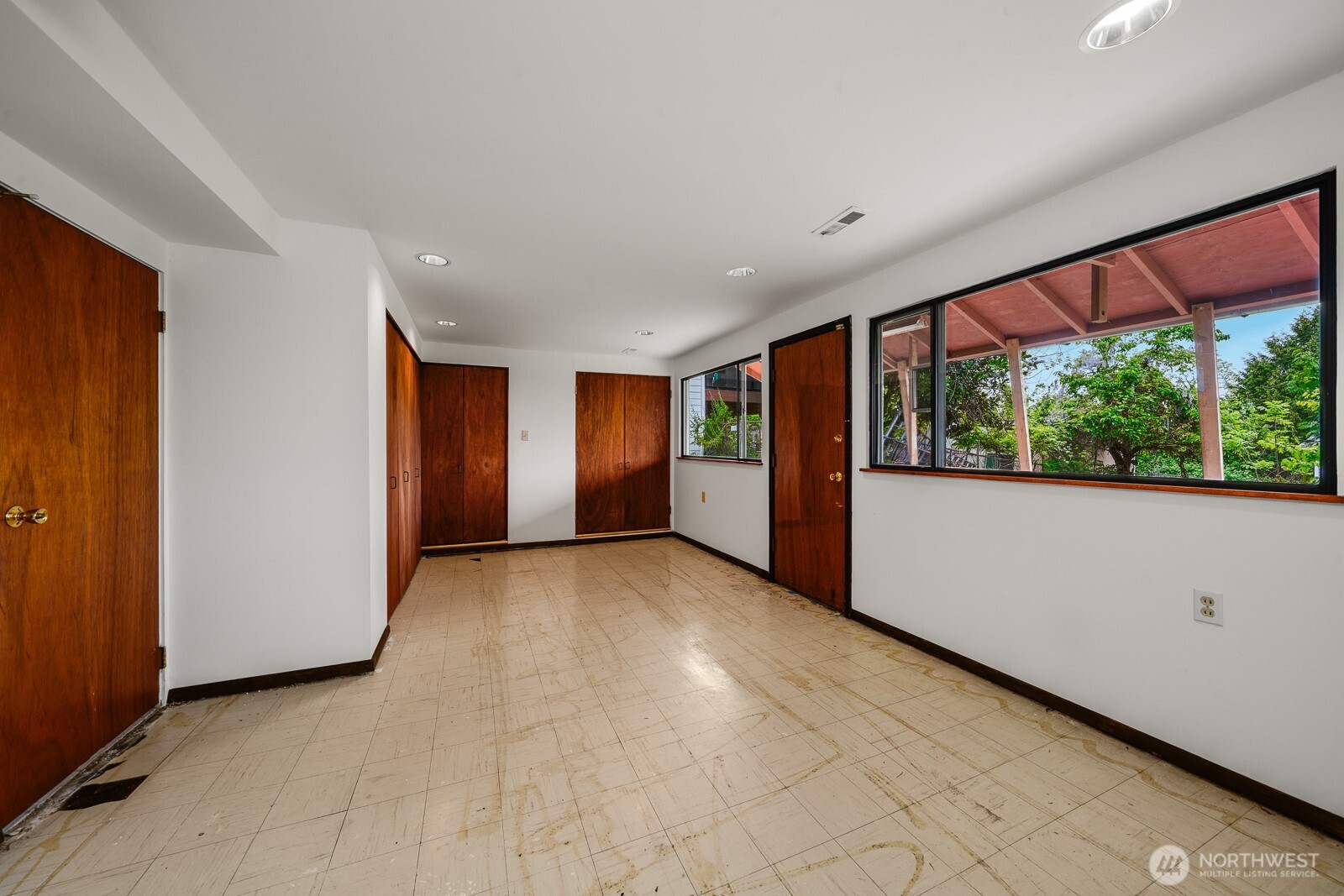 2512 S Raymond Street , Seattle, WA 98108