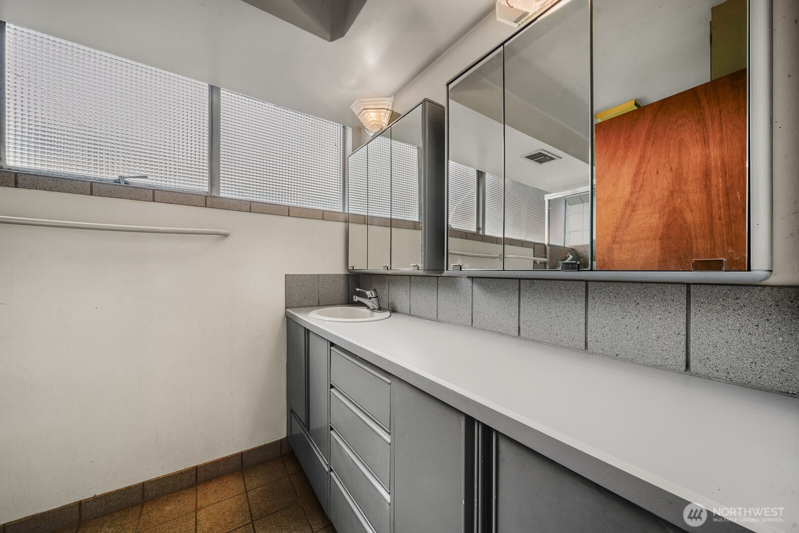 2512 S Raymond Street , Seattle, WA 98108