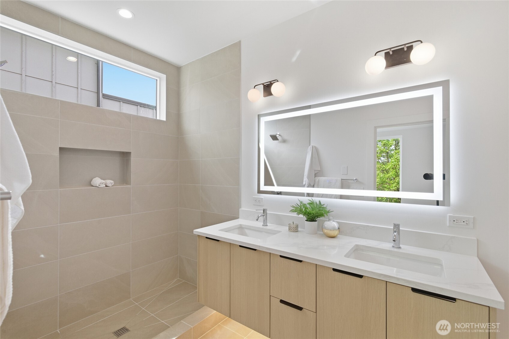 6217 9th Avenue NE, Seattle, WA 98115