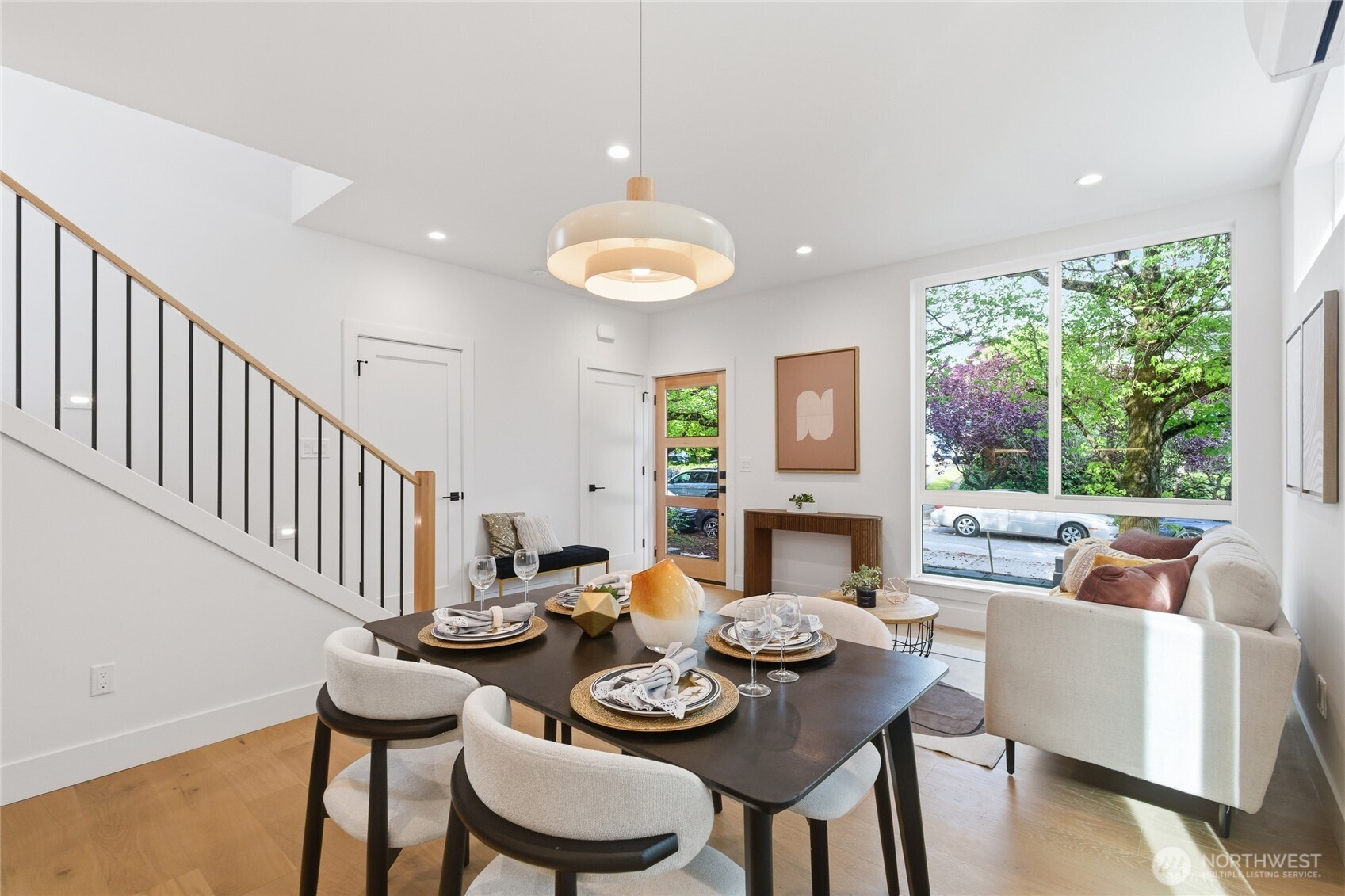 6217 9th Avenue NE, Seattle, WA 98115