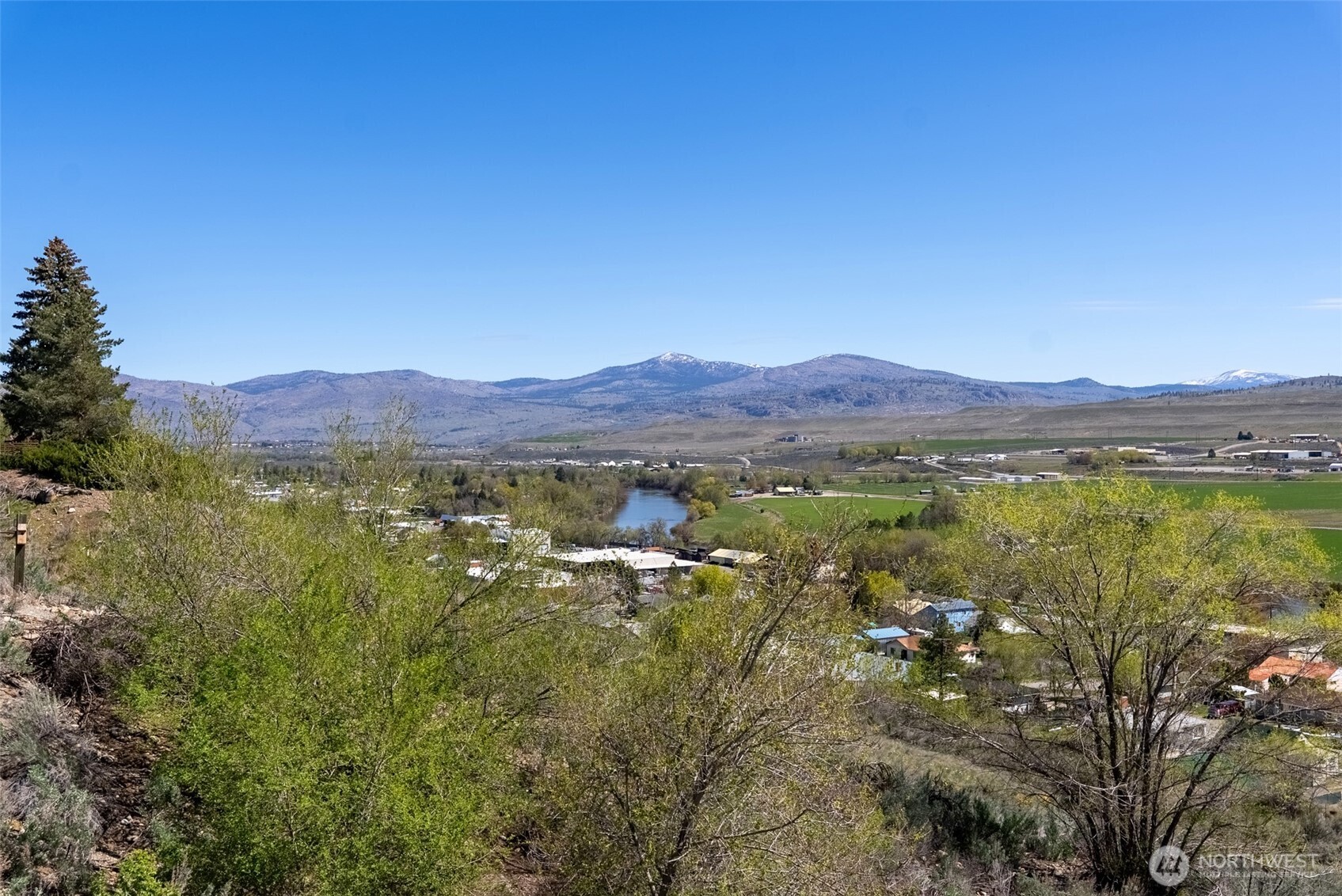 940 Sunrise Heights Road , Okanogan, WA 98840