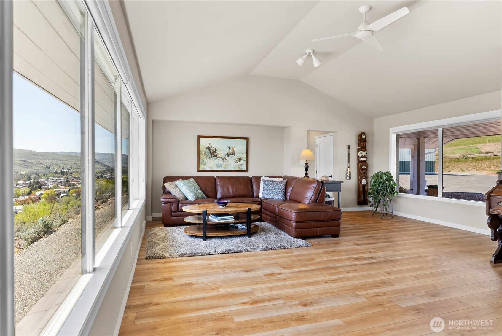 940 Sunrise Heights Road , Okanogan, WA 98840