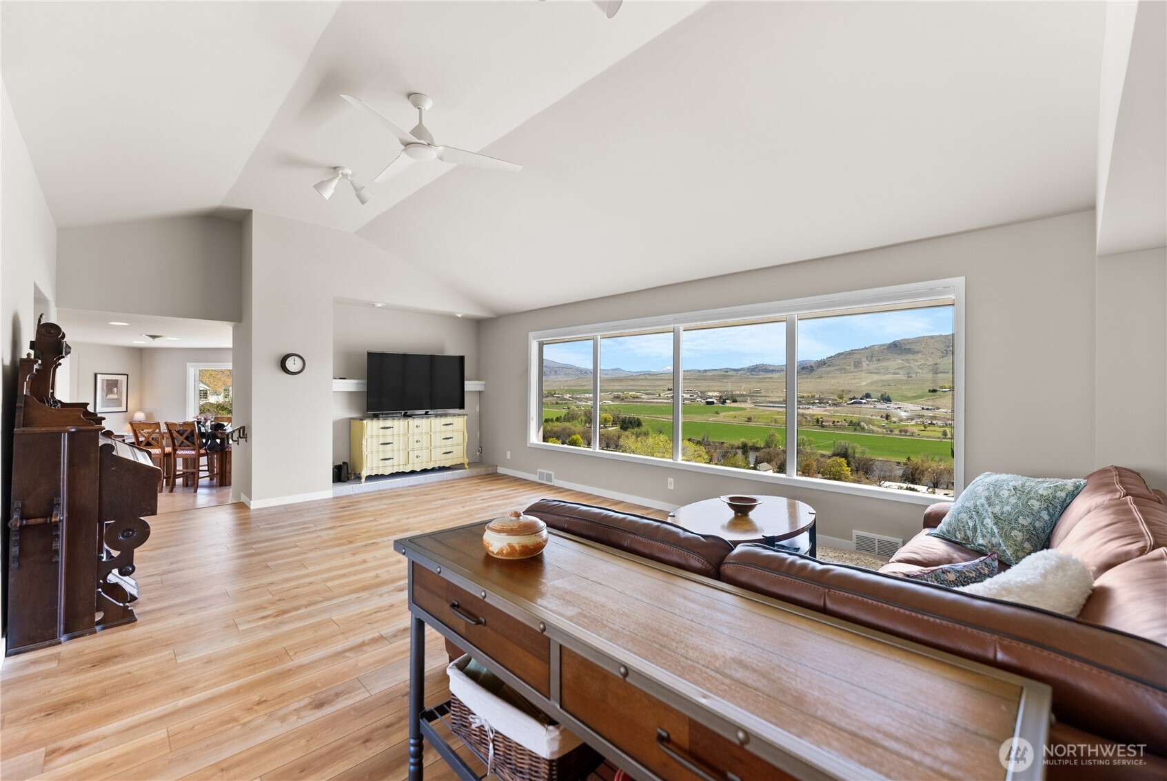 940 Sunrise Heights Road , Okanogan, WA 98840