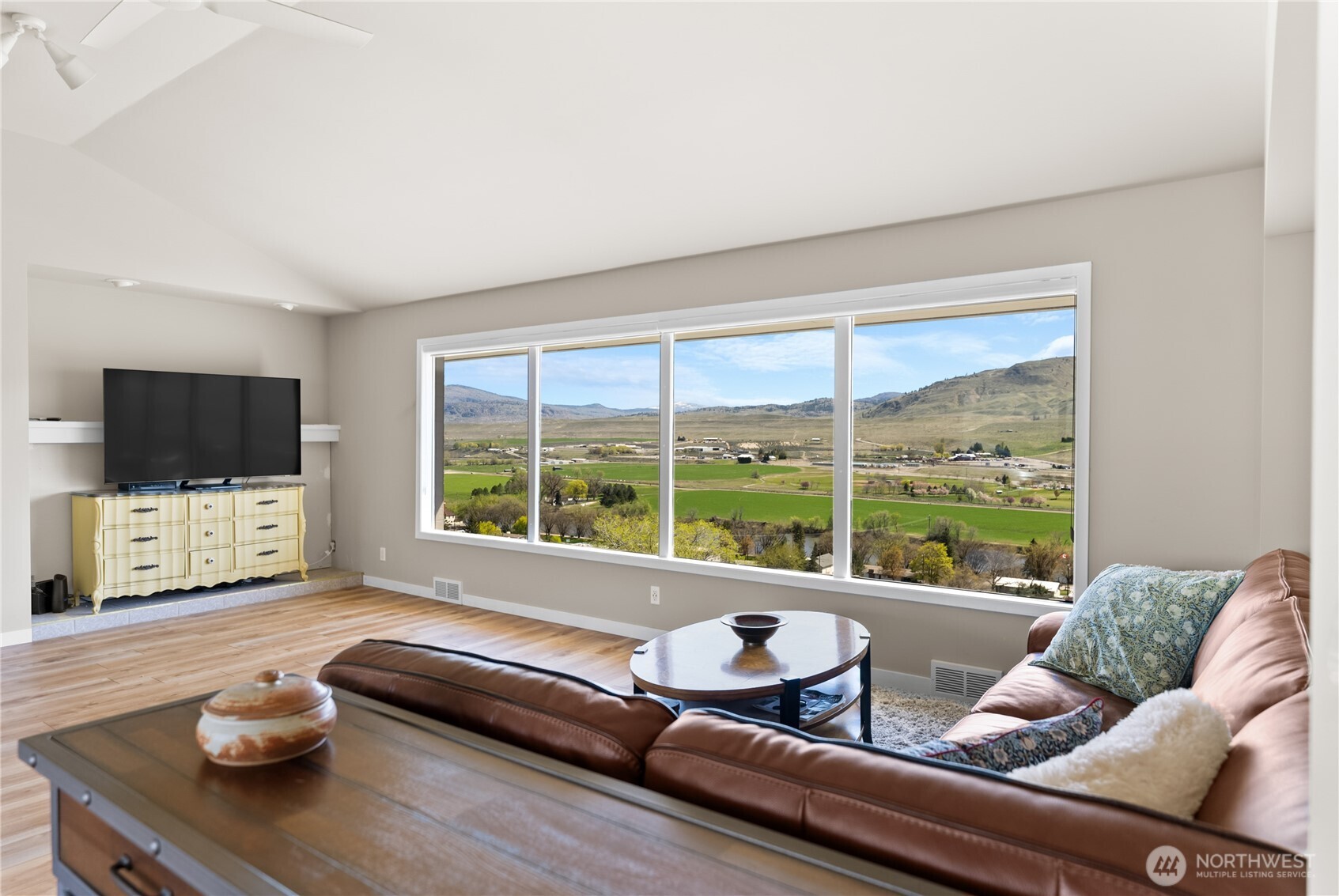 940 Sunrise Heights Road , Okanogan, WA 98840