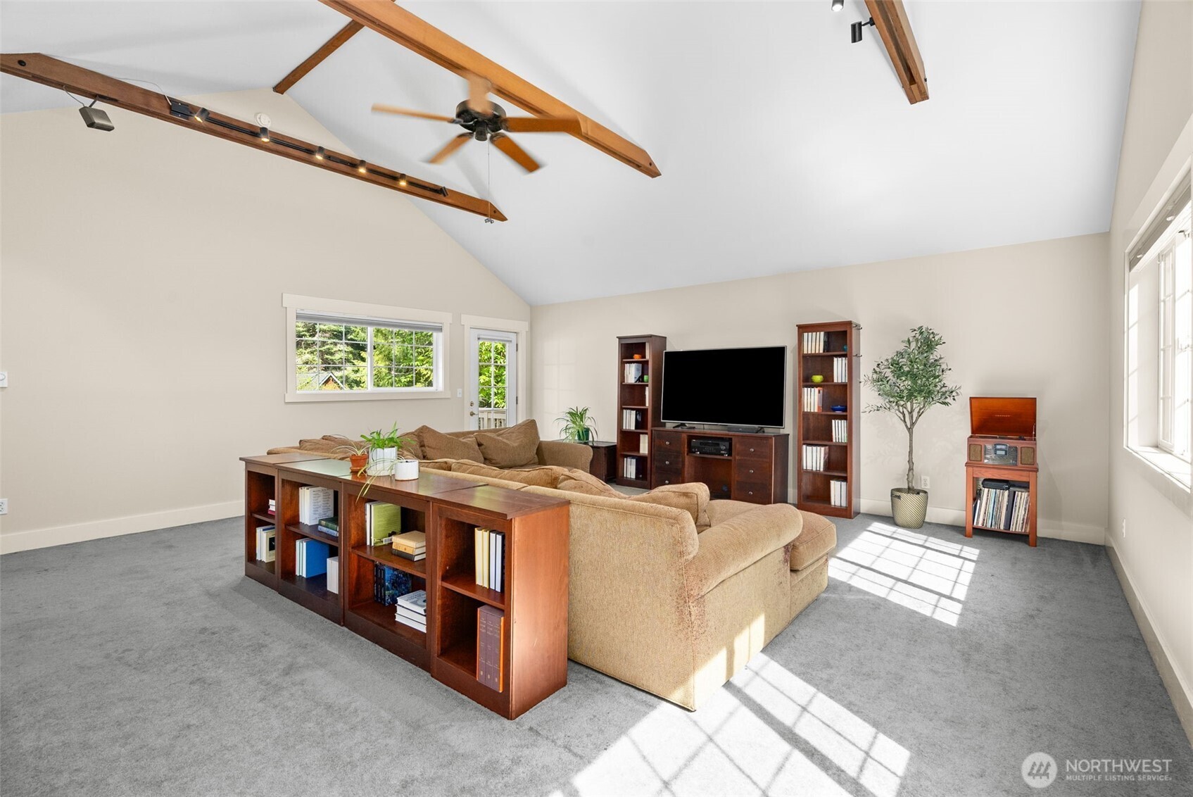 11837 Venice Loop NE, Bainbridge Island, WA 98110