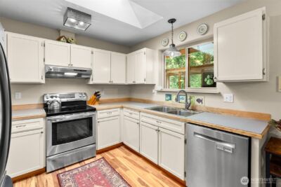 11837 Venice Loop NE, Bainbridge Island, WA 98110 - Photo 10