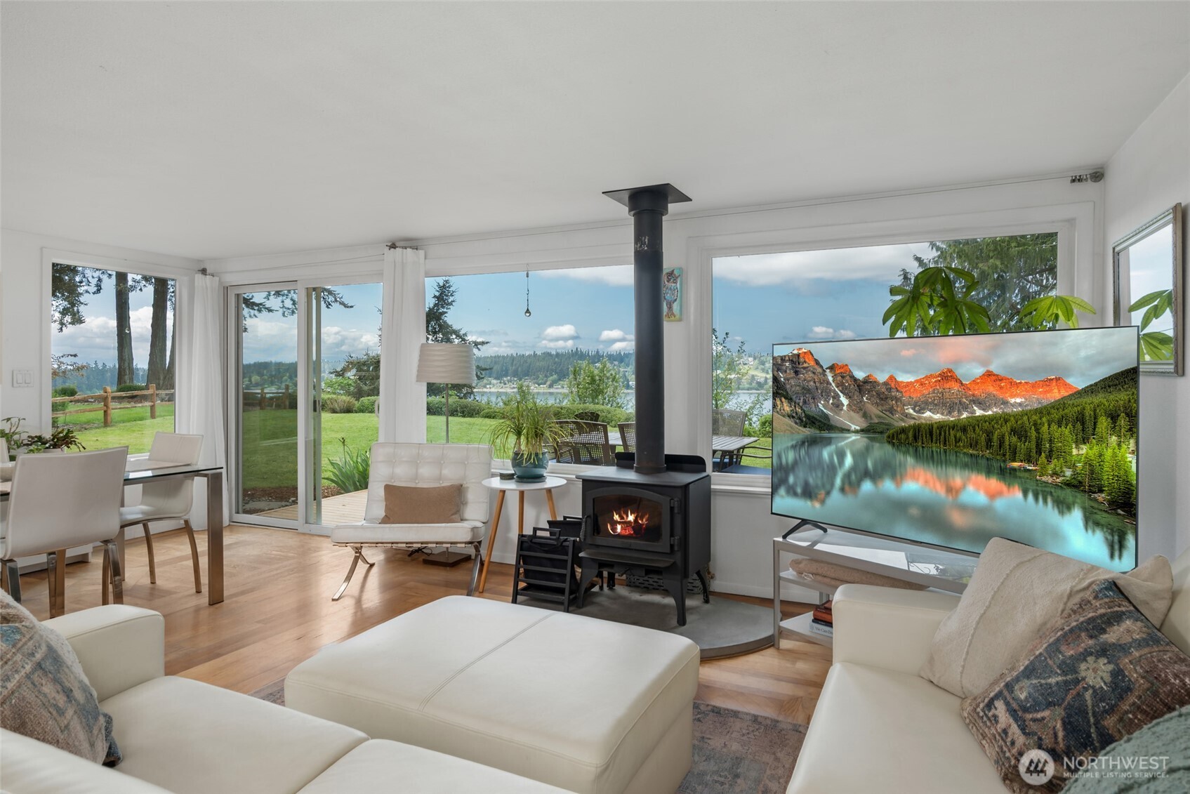 5222 East Harbor Road , Freeland, WA 98249