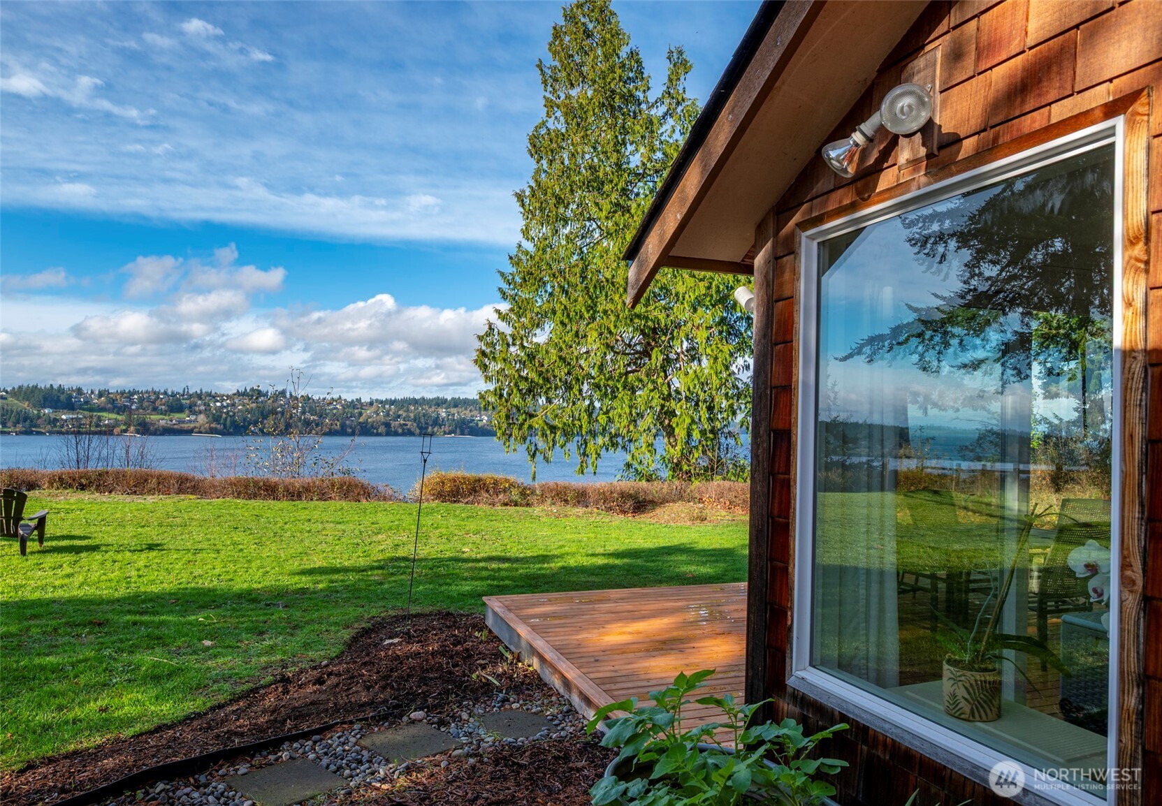 5222 East Harbor Road , Freeland, WA 98249