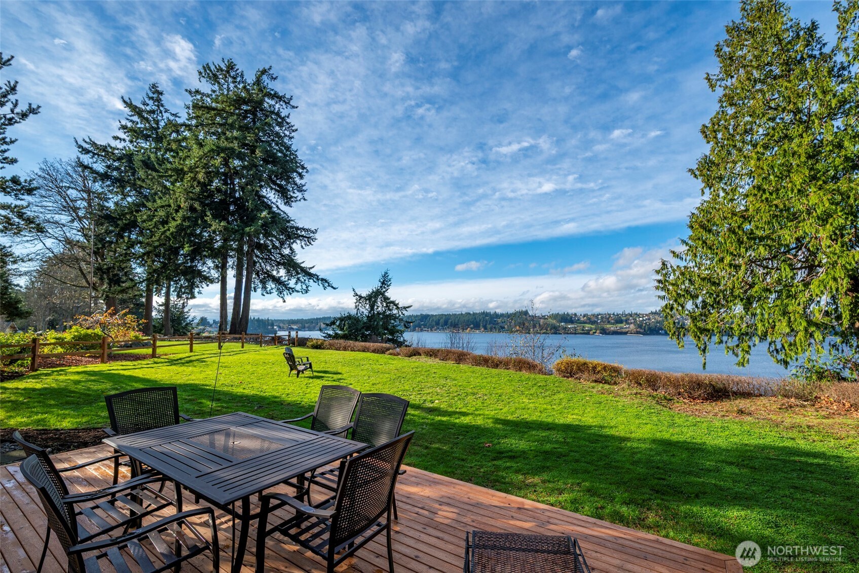 5222 East Harbor Road , Freeland, WA 98249