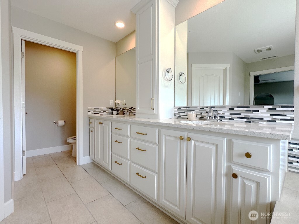 885 N Squire Drive , Ridgefield, WA 98642