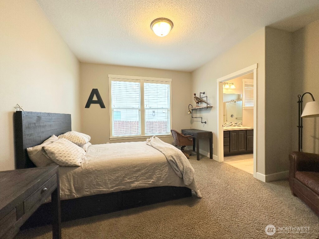 885 N Squire Drive , Ridgefield, WA 98642
