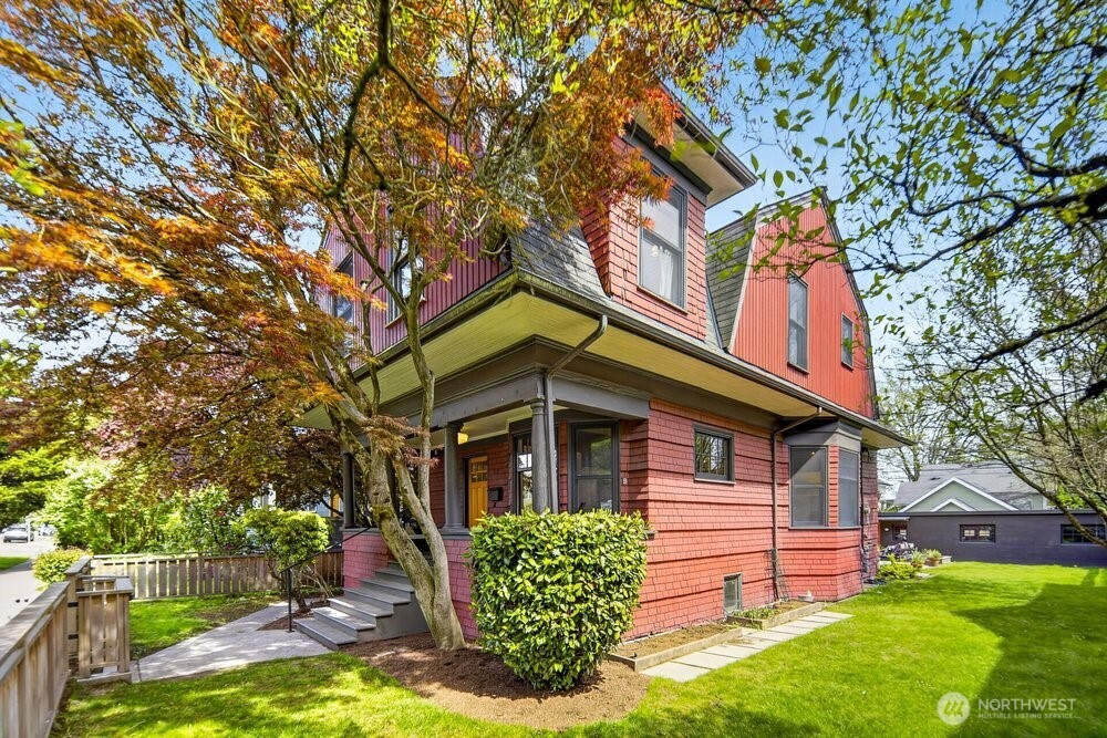 610 16th Avenue E, Seattle, WA 98112