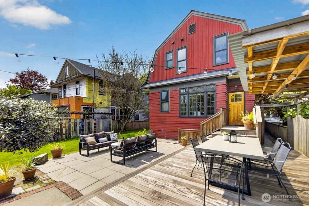 610 16th Avenue E, Seattle, WA 98112
