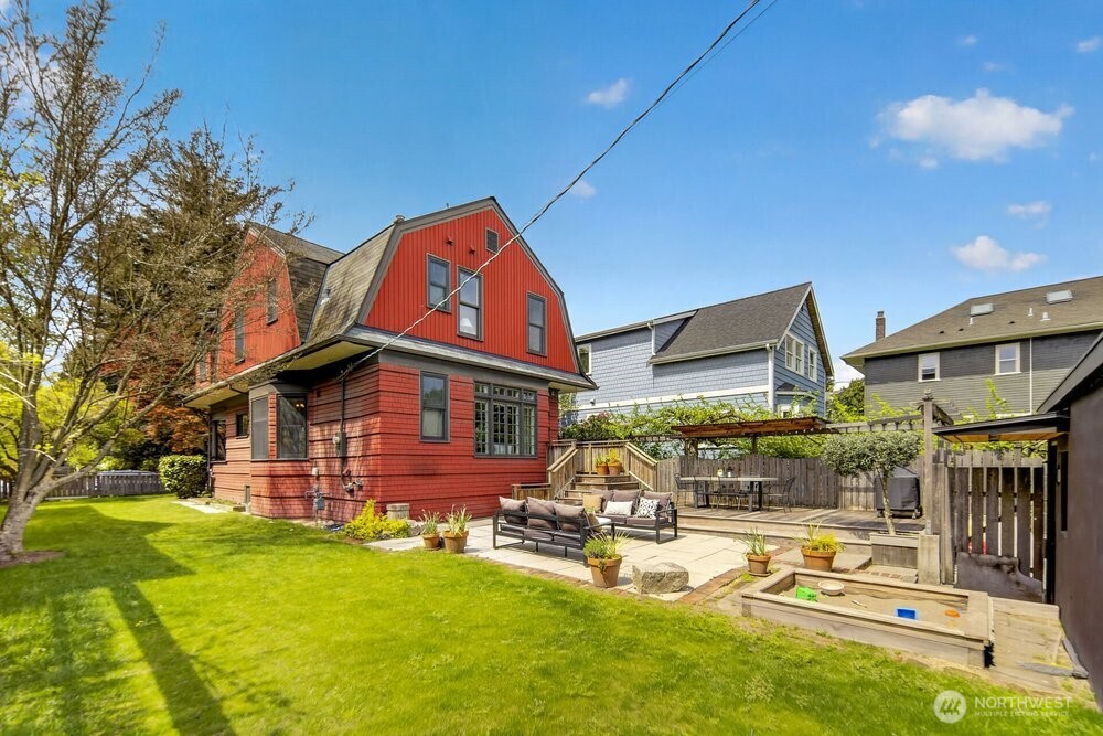 610 16th Avenue E, Seattle, WA 98112