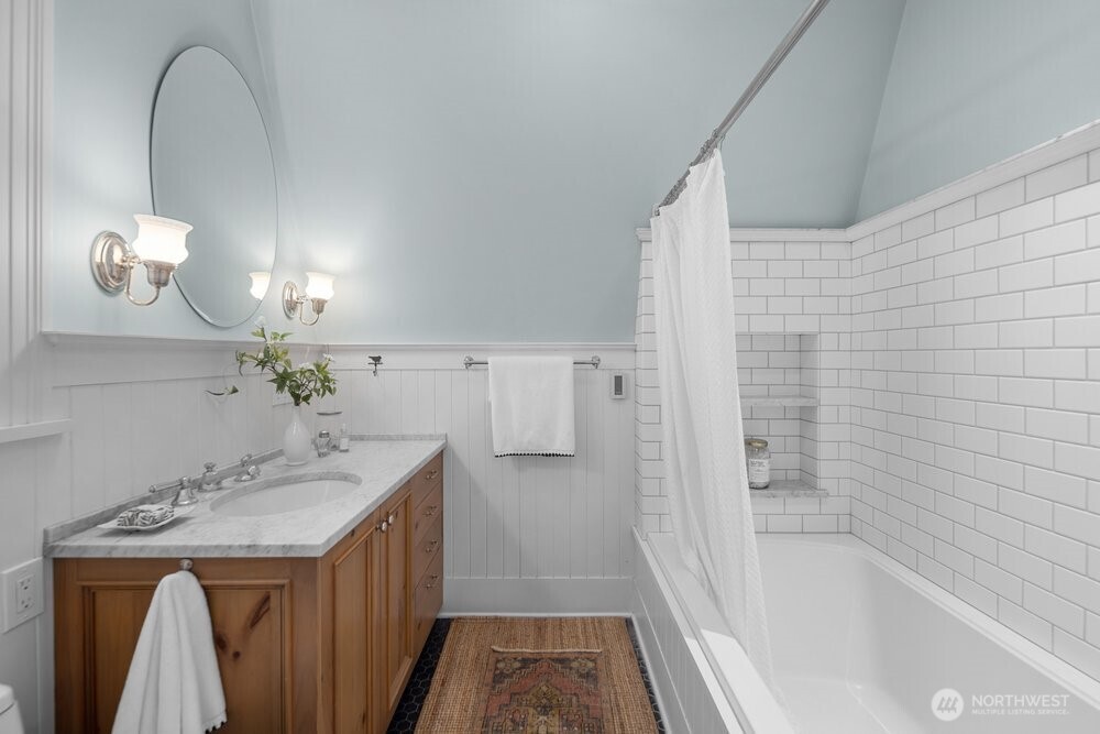 610 16th Avenue E, Seattle, WA 98112