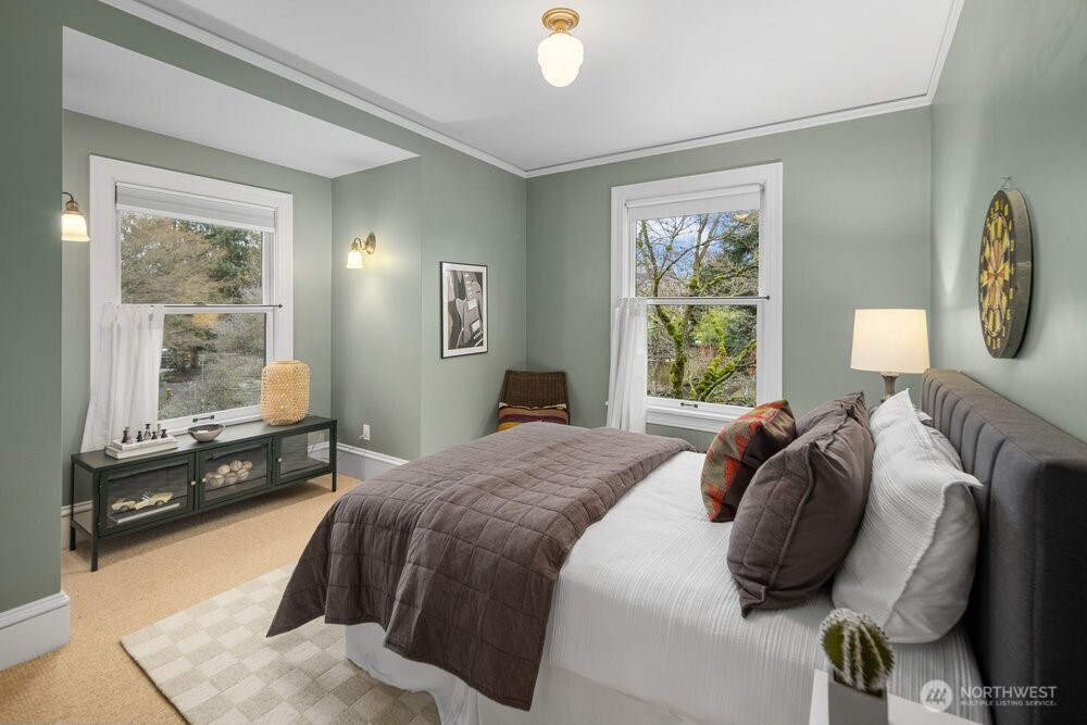 610 16th Avenue E, Seattle, WA 98112