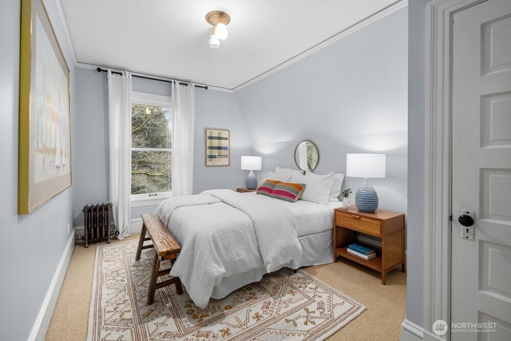 610 16th Avenue E, Seattle, WA 98112
