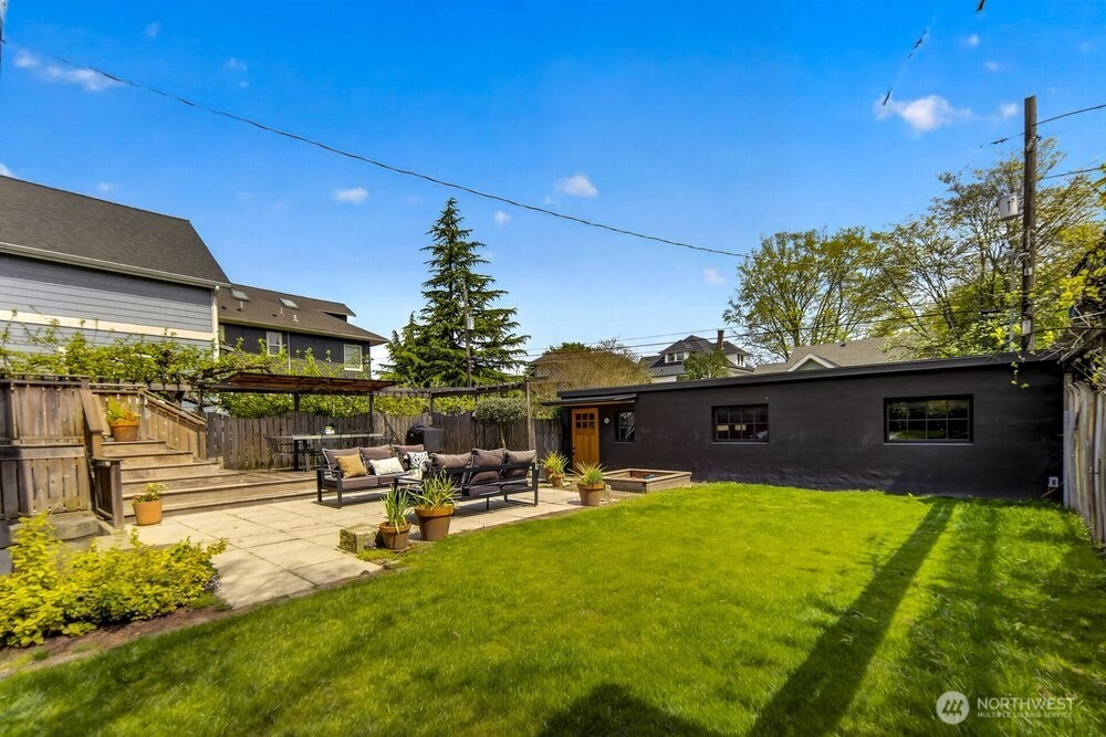610 16th Avenue E, Seattle, WA 98112