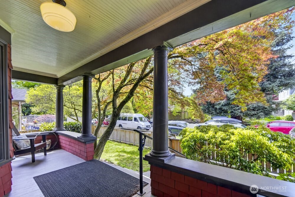 610 16th Avenue E, Seattle, WA 98112