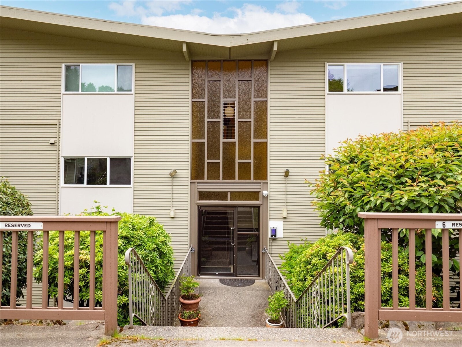 2552 14th Avenue W #403, Seattle, WA 98119
