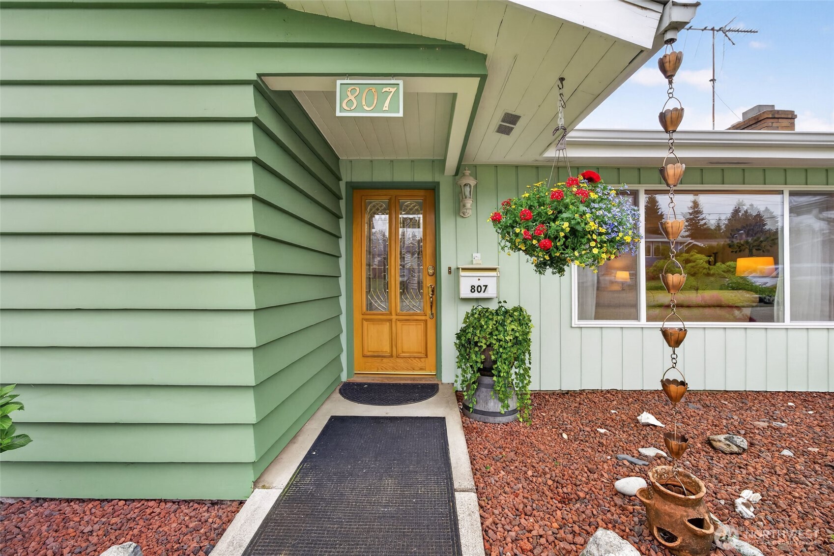 807 Jefferson Avenue NE, Renton, WA 98056-3721