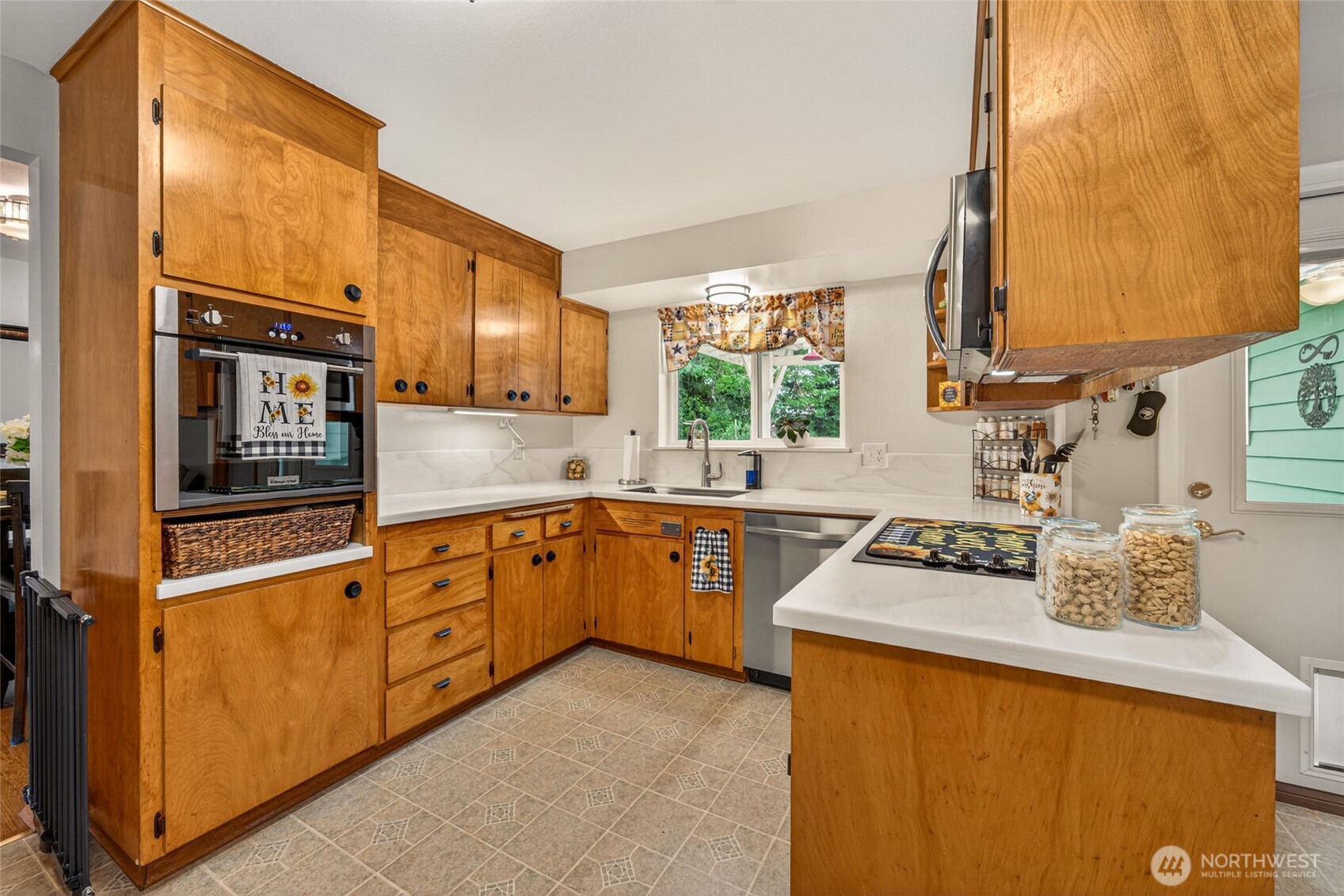 807 Jefferson Avenue NE, Renton, WA 98056-3721