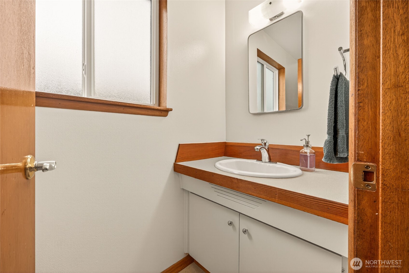 807 Jefferson Avenue NE, Renton, WA 98056-3721