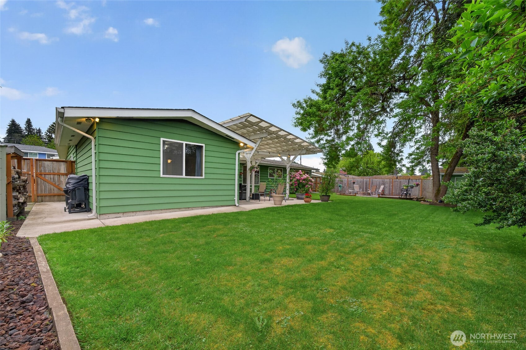 807 Jefferson Avenue NE, Renton, WA 98056-3721