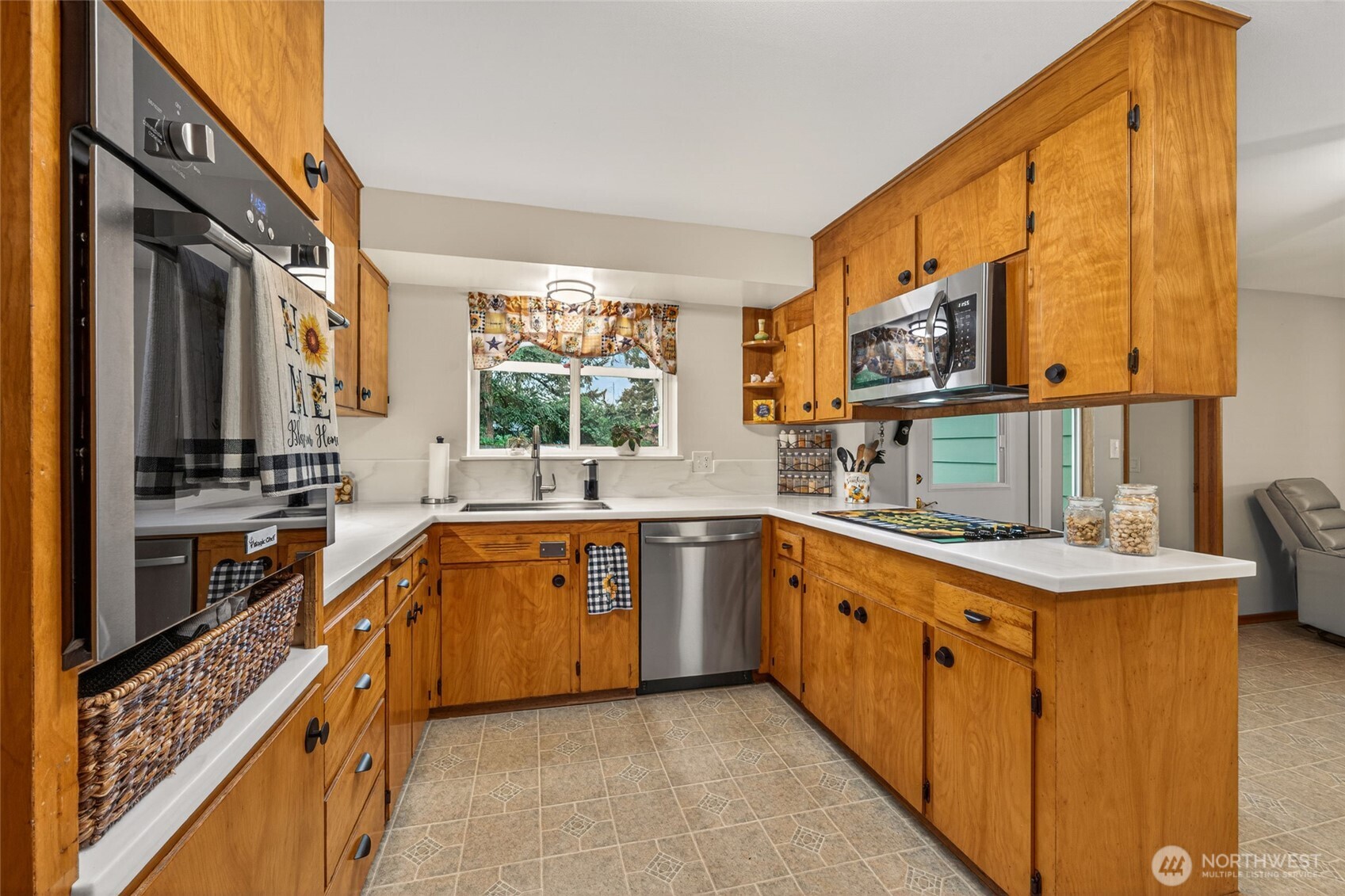 807 Jefferson Avenue NE, Renton, WA 98056-3721