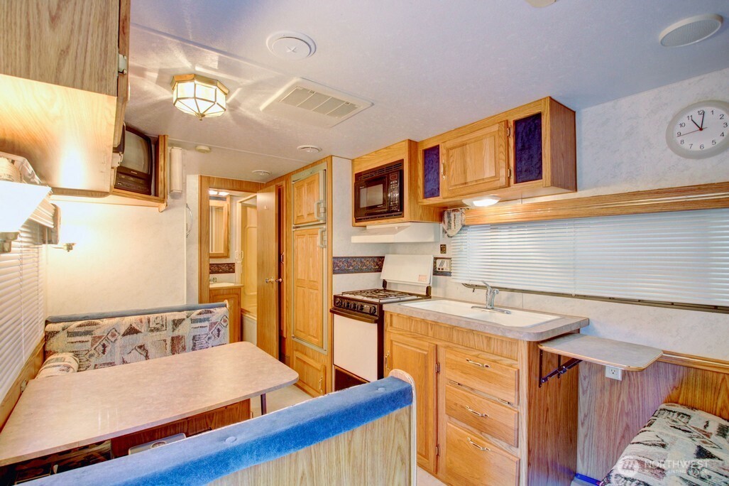 106 Gold Rush Road , Deming, WA 98244