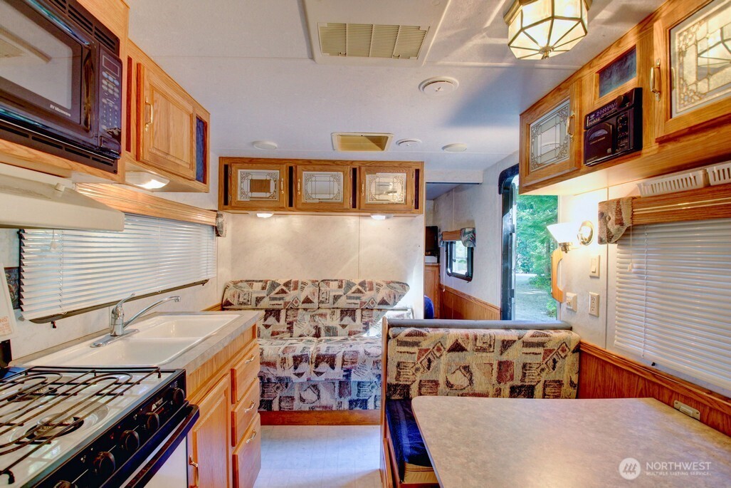 106 Gold Rush Road , Deming, WA 98244