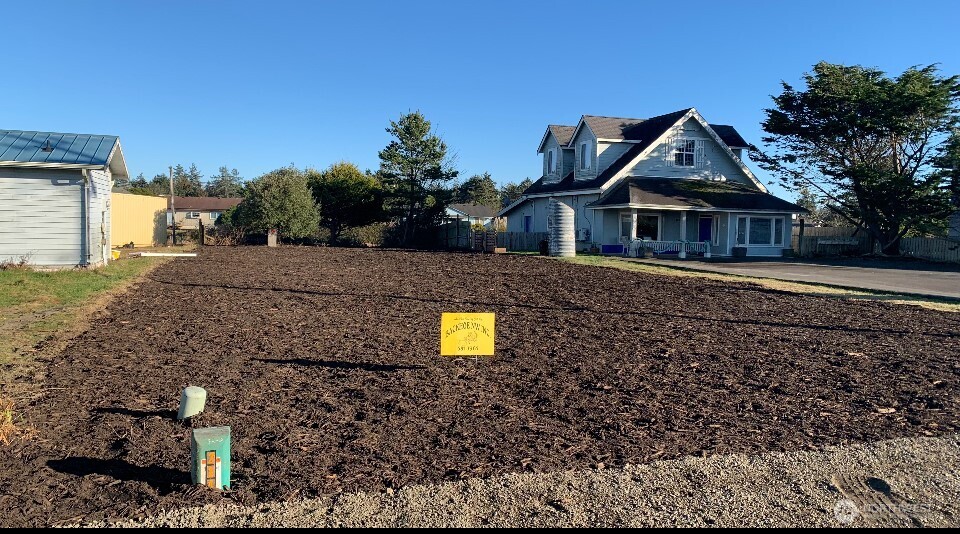 584 Point Brown Avenue NE, Ocean Shores, WA 98569