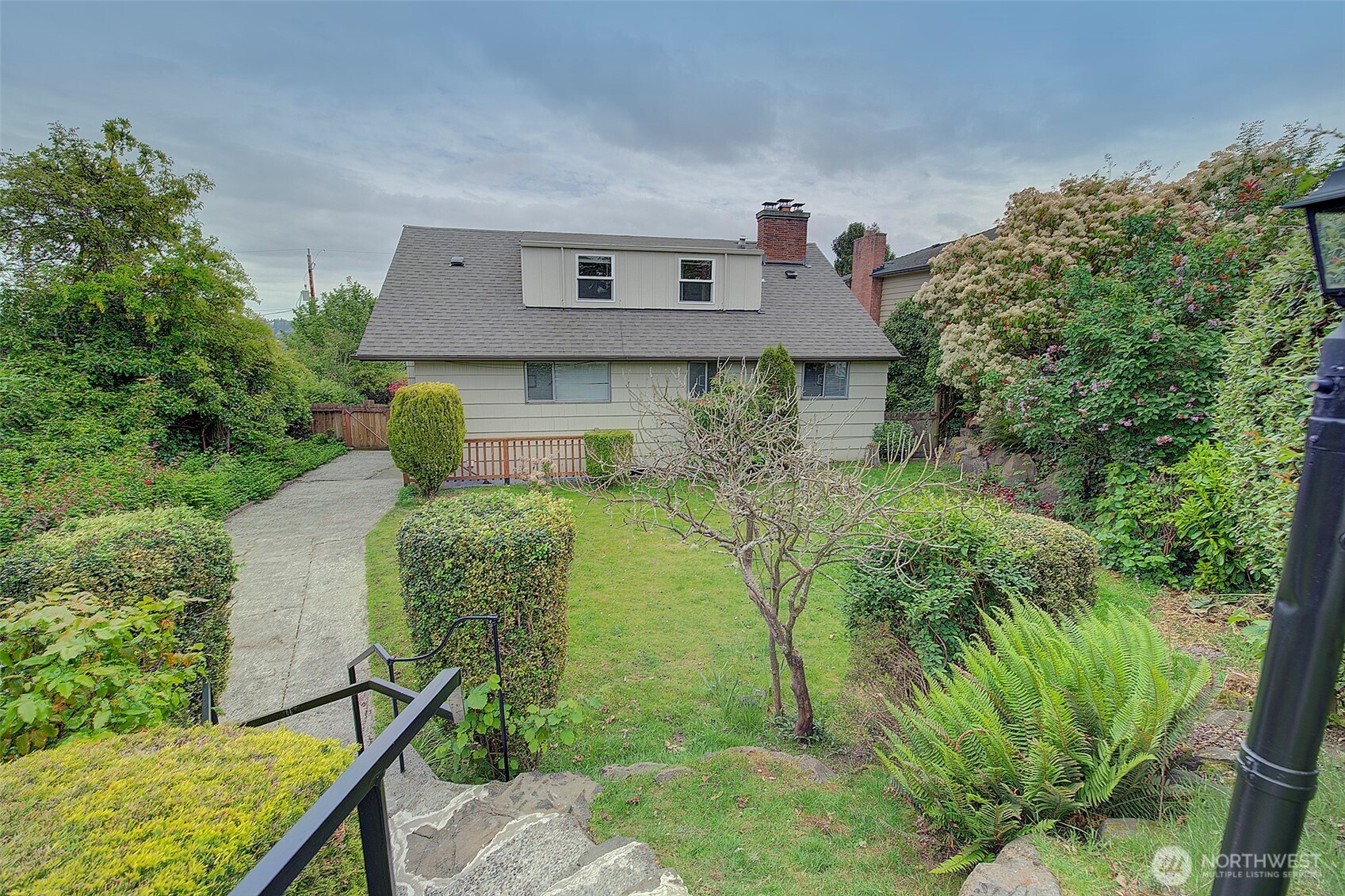 4045 29th Avenue W, Seattle, WA 98199-1743